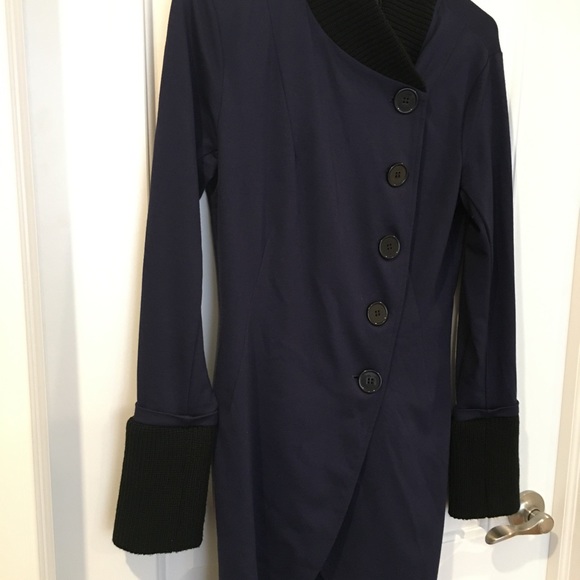 Venus brand coat size 2 navy blue color . NWOT never worn as did not fit me. - Picture 2 of 3
